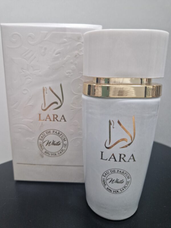 LARA WHITE Inspiración Yara Moi