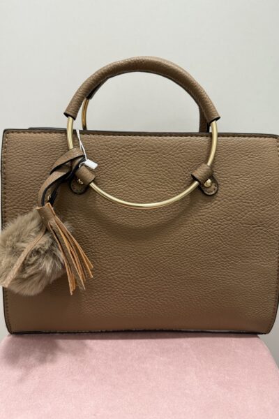 Bolso pompon camel