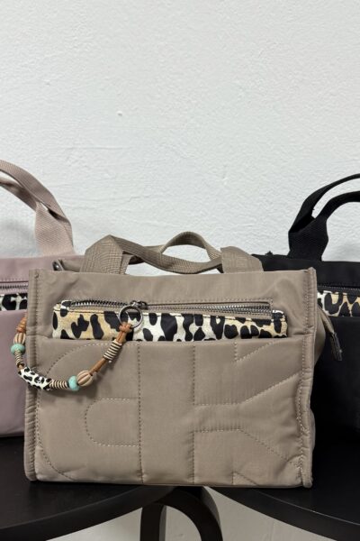 Bolso con neceser leopardo