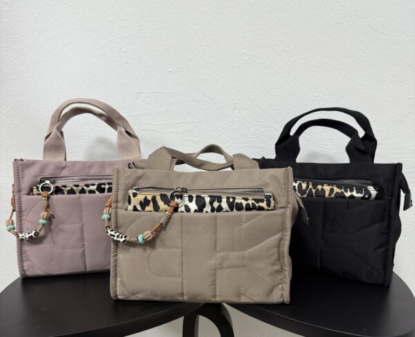 Bolso con neceser leopardo