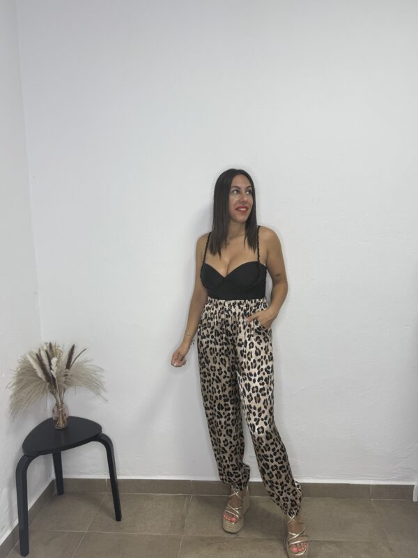 Pantalon satinado leopardo