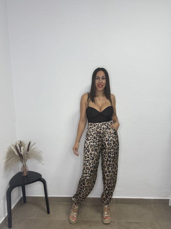 Pantalon satinado leopardo - Imagen 2